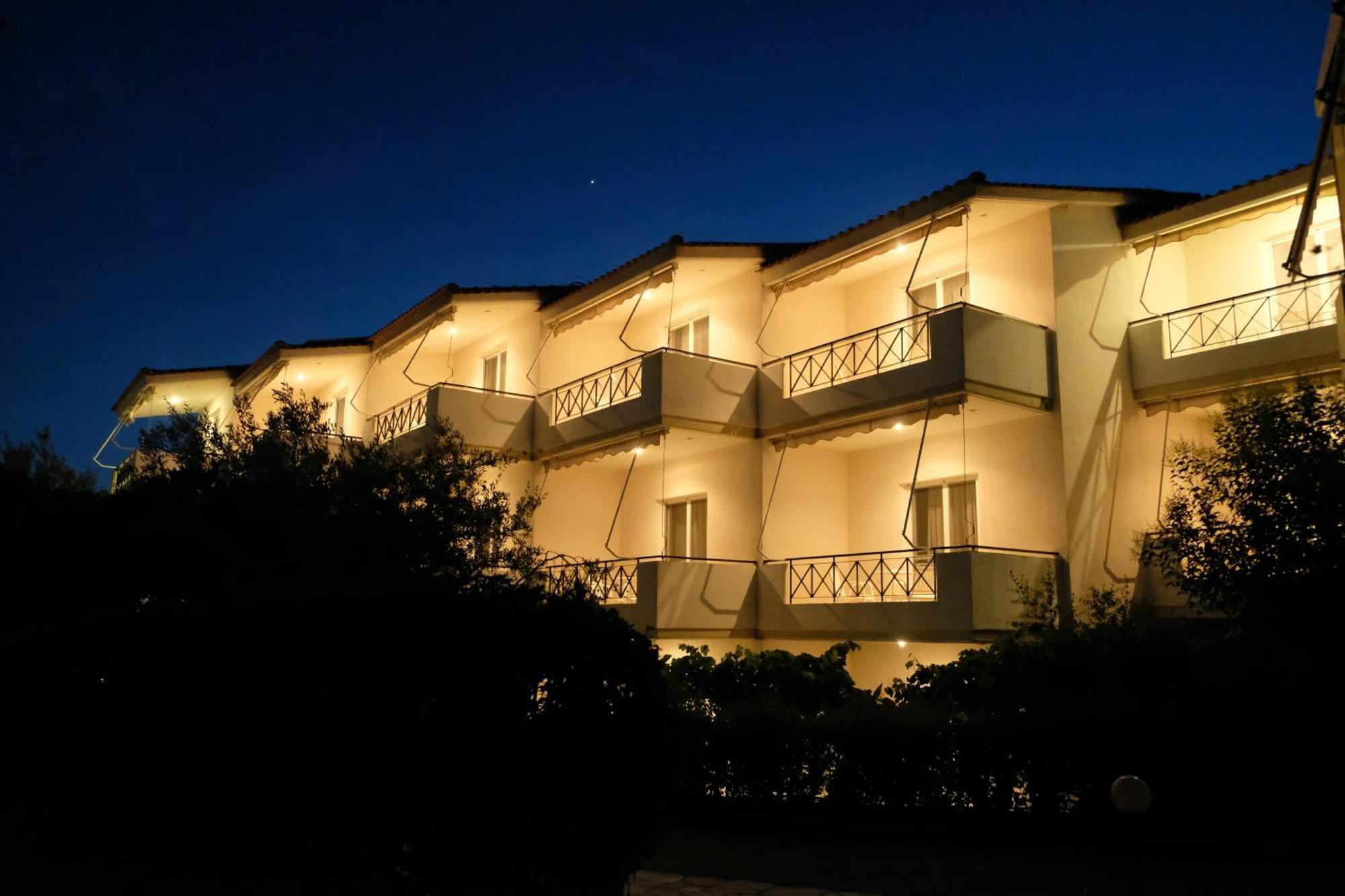Lappas Rooms Ровиес Экстерьер фото